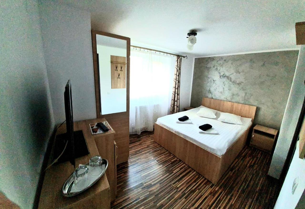 Hotel Casa Ostrov Călimăneşti Zewnętrze zdjęcie