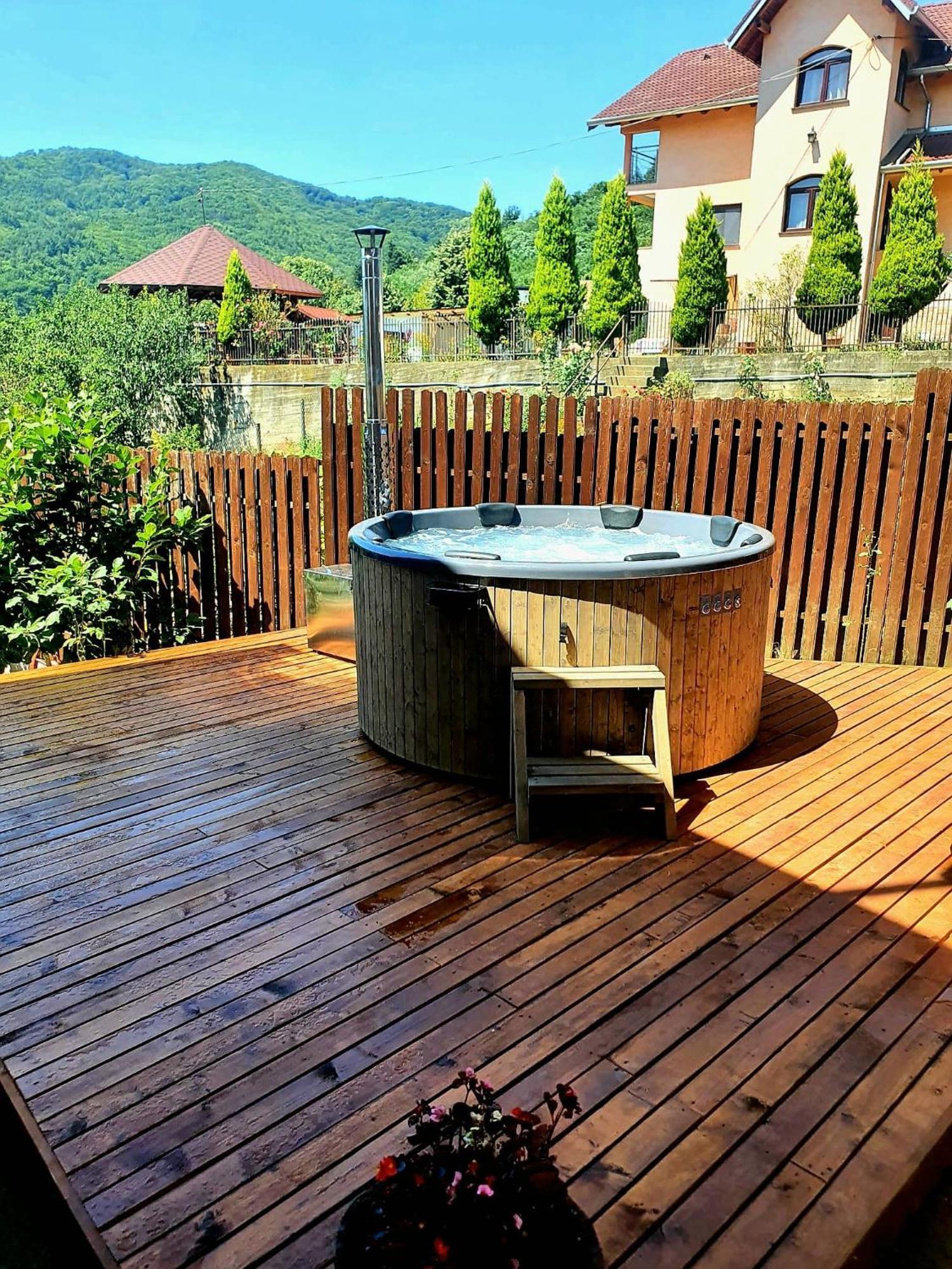 Hotel Casa Ostrov Călimăneşti Zewnętrze zdjęcie
