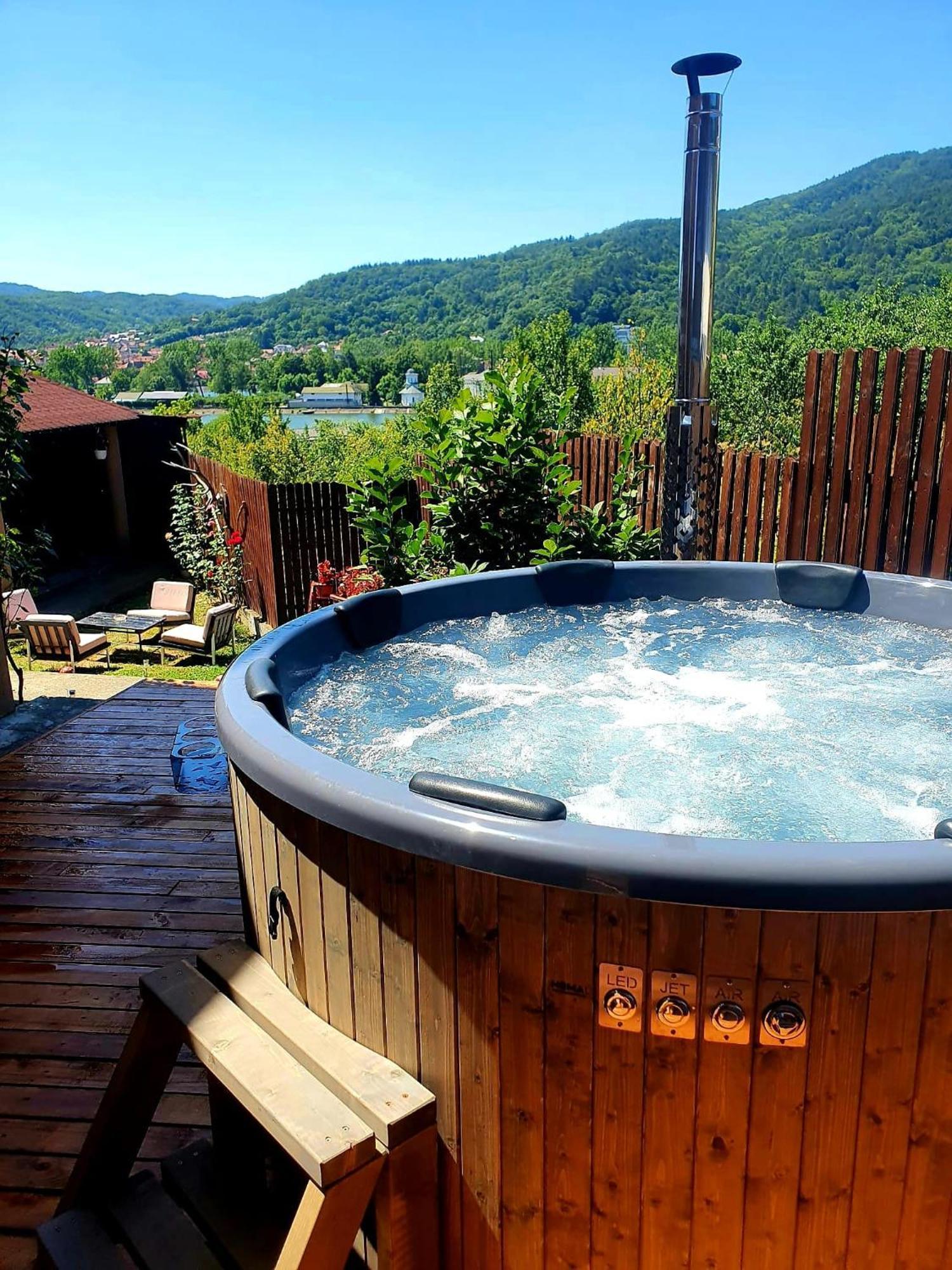 Hotel Casa Ostrov Călimăneşti Zewnętrze zdjęcie